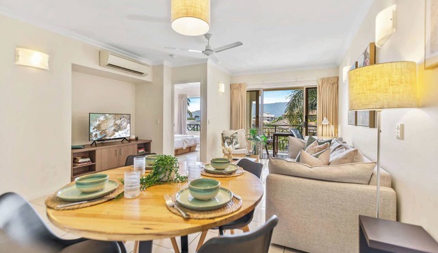 Luxury Apartment with Pool Gym and BBQ Access