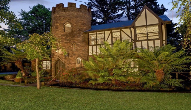 Luxury Castle Retreat on the Golf Course
