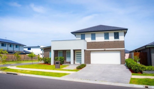Luxury Home | Sleeps 16 Guests