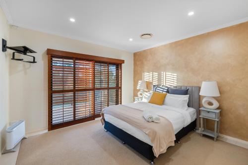 Luxury Range Stay! 6 Bedroom 4 Bathroom