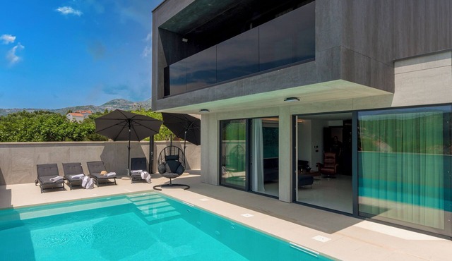 Luxury Villa Black Cube with heating pool