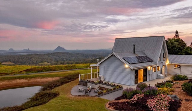 Maleny Chalet Spectacular Glasshouse Mtn Views