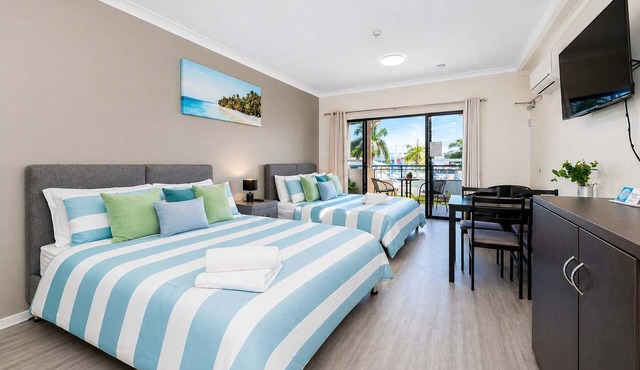 Marina View Studio - Steps from Townsville CBD