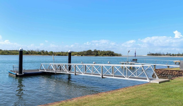 Maroochy Riverfront Escape- Walk to CBD & Ocean St