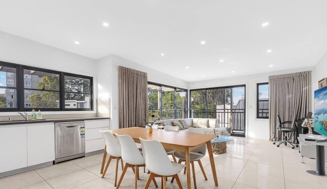 MetaWiseBnB Bondi Junction Penthouse Style