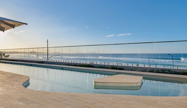 Miles at Kirra Point 1406 - Luxury Sub Penthouse on Kirra Beachfront - Linen Provided
