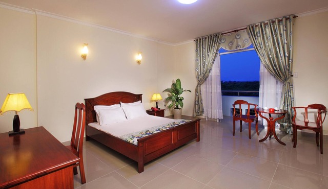 Minh Dam Hotel & Restaurant