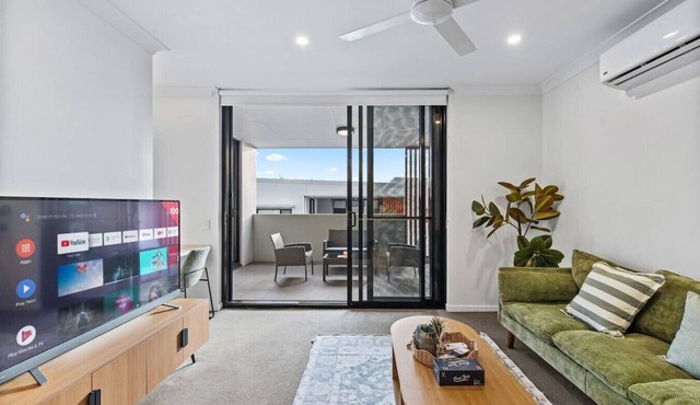 Modern Family Apartment|2 Parking | Near Sunnybank
