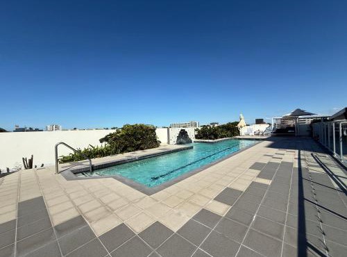 Modern Riverside Suites in Mackay CBD with Pool and Parking