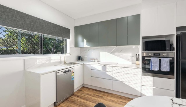 Modern Townsville Apartment Near CBD