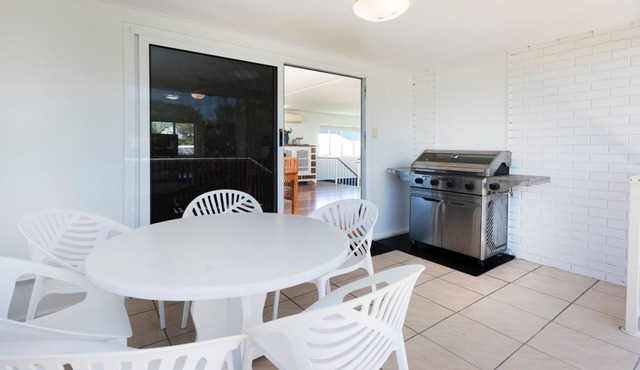 Modern Urangan Beach House Close To Beach