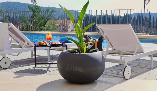 Modern Villa Lumina with Private Pool, Jacuzzi, Sauna & Gym