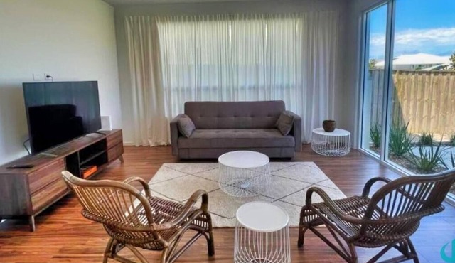Mysig by the Bay - Modern home short walk to beach