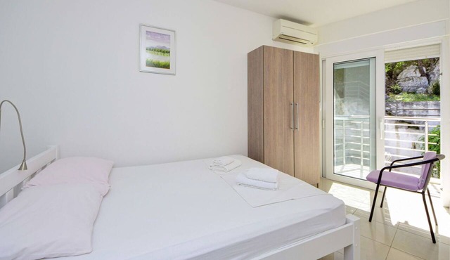 Nice apartment for 5 guests with WIFI, A/C, TV, balcony and pets allowed