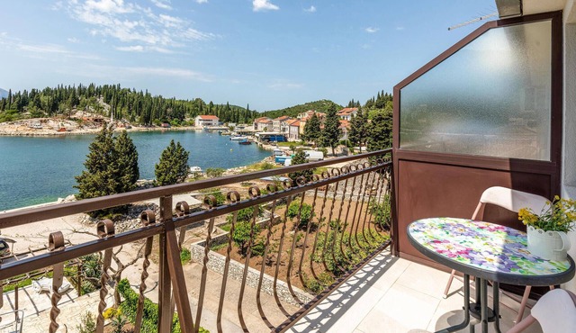 Nice apartment in Blace with house sea view