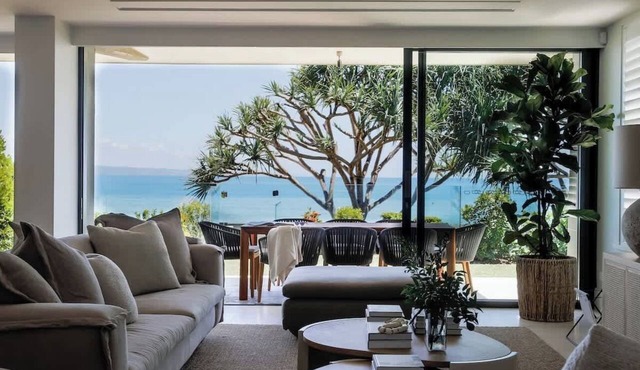 Noosa Court 4 - Beachfront Bliss