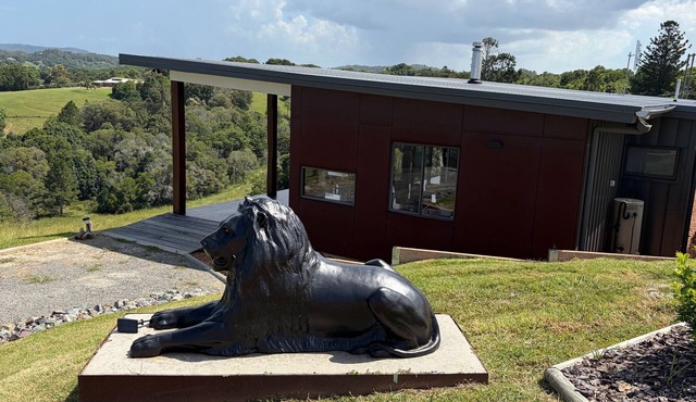 Noosa Hinterland House with Amazing Views