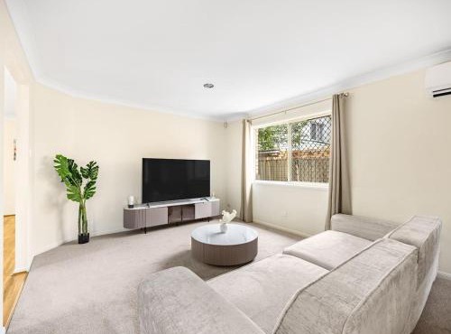 Ocean View From Balcony 5BR Home with Pool at Redcliffe