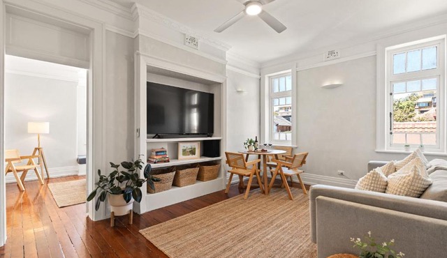 Oceanview Art Deco Retreat Next to Coogee Beach