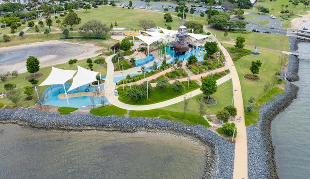 Oceanview Escape 2BR in the Heart of the GC