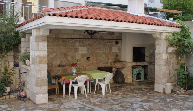 One bedroom apartment with terrace Makarska (A-6691-c)
