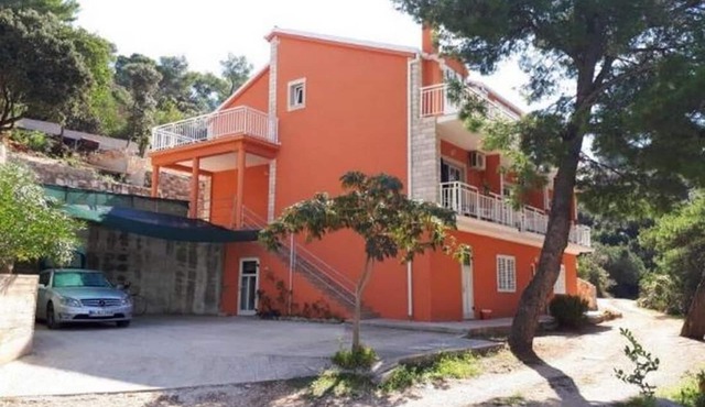 One bedroom apartment near beach Brna, Korčula (A-9159-b)