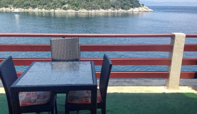 One bedroom apartment near beach Zaklopatica, Lastovo (A-8347-b)