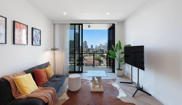 Opulent 2BR Sky View Parking, Pool, Gym & Sauna