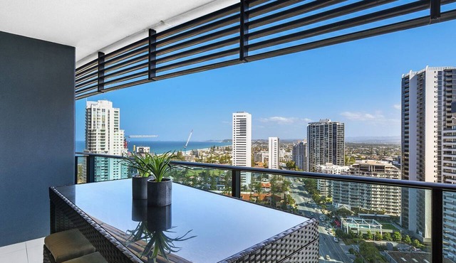 Oracle Broadbeach Gorgeous Modern 2 Bed 1 Bath Apartment - CoastHM in Broadbeach