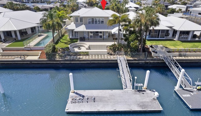 PARADISE ON NORTH! LUXURIOUS CANAL HOLIDAY HOME