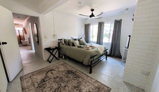 Peaceful, Pool, LowTox, B'fast included, Yoga Yard