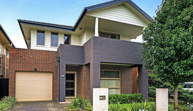 Penrith Holiday Home Sleeps 12 Near Hospital Stadium and Blue Mountains