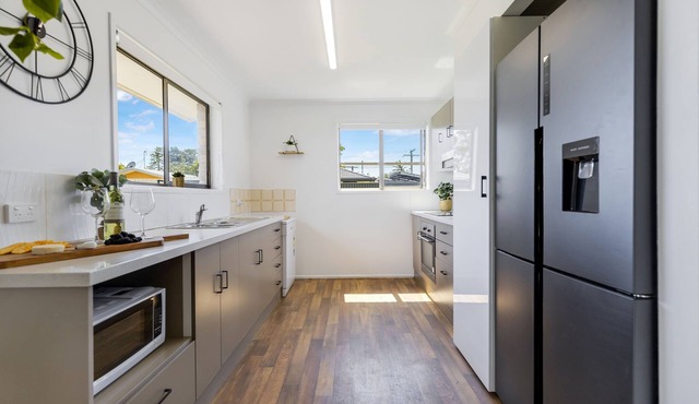 Pet Friendly Fully Fenced Yard - 3 Bedroom House