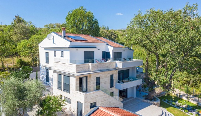 Posedarje Beachfront Villa for 12 in Posedarje