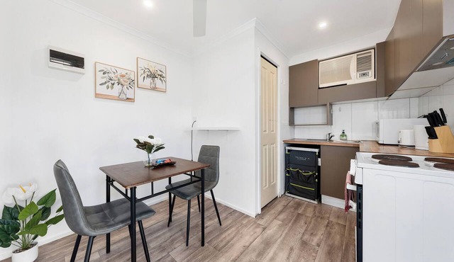 Private 1BR Granny Flat | 5 Mins to St Marys CBD