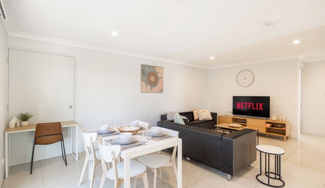 Private Rocklea 2BR | Parking | Kitchen | 119D2