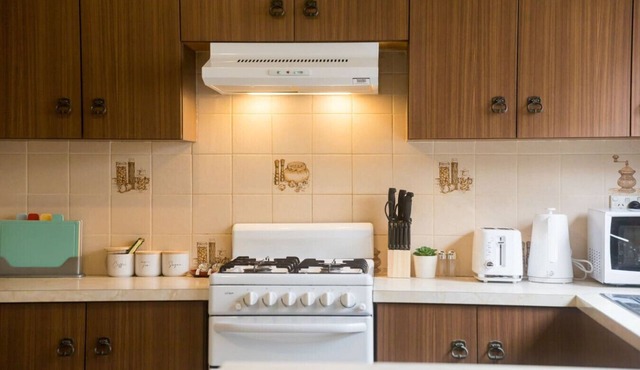 Puntey 3-Bedroom Cozy House with Parking & Kitchen