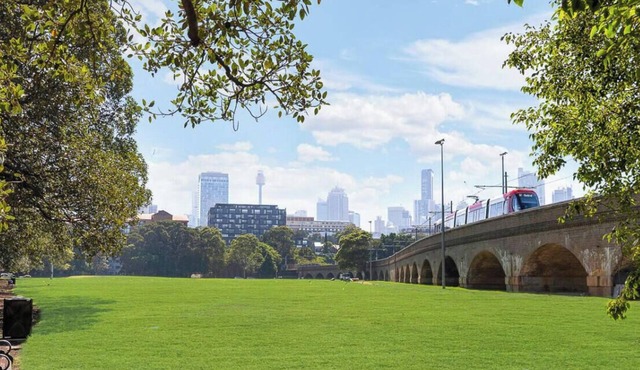 Pyrmont 双层独栋庭院三房｜近轻轨直达 CBD