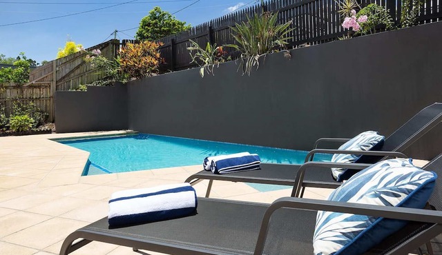 Queenslander Home: Pool, Pet-Friendly, City
