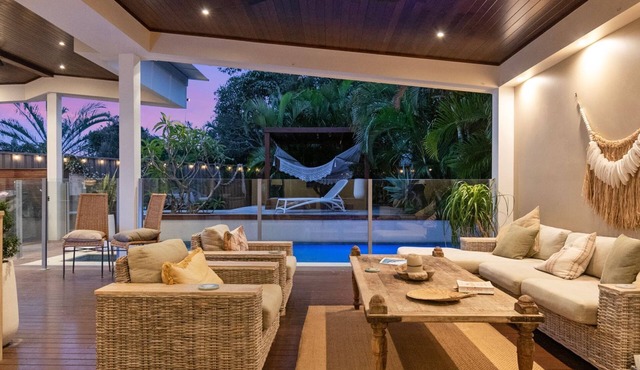 Relaxed Luxury In Paradise - A touch of Breeze!