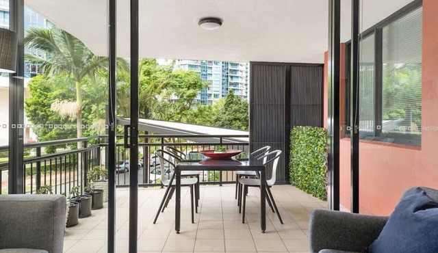 Resort Living < 10mins CBD ~ 2Bed/2Bath/1Car
