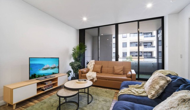 Resort-Style 2BR Escape Pool, Gym, Sauna, Parking