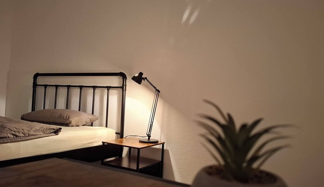 Room "black" in shared flat - central & quiet - VW, Autostadt, VfL parking lot and WLAN in Wolfsburg