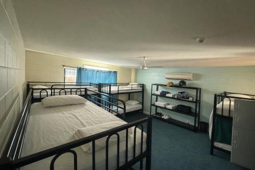 Seaside Lodge Hostel Townsville- right next to coles, 2 mins walk to strand & CBD- Passport required