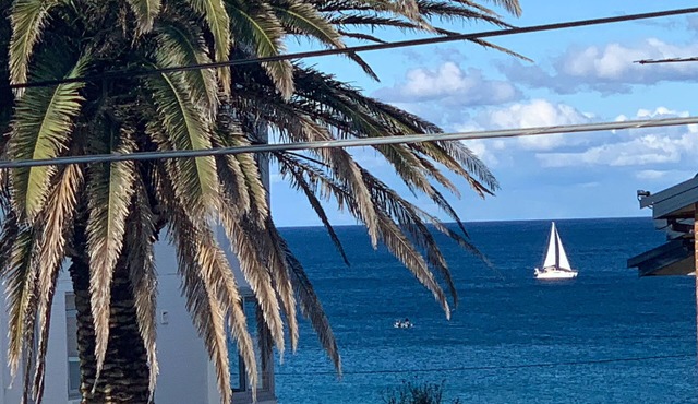 Seaview apartment directly across from the beach