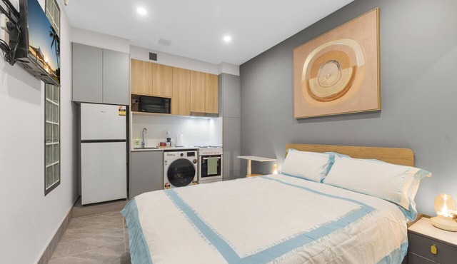 Self-contained studio near train station