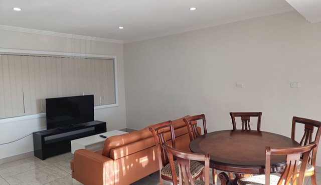 SHARED ACCOMODATION | Spacious & Comfortable Queen Room with Heating and A/C