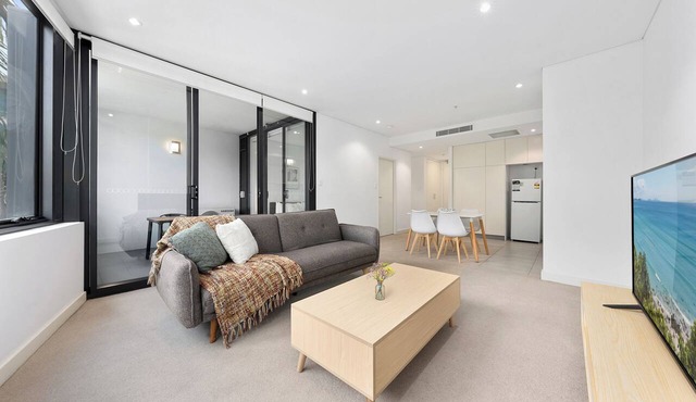 Sleek 1BR Apartment | Home of Mortlake Ferry