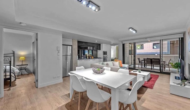 South Bank Central! ~ 2Bed, 2Bath, 1Car, 2Balcony
