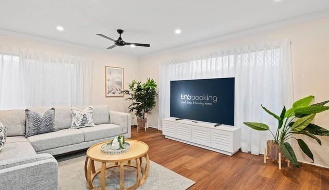 Southport Oasis 6bd PoolCentral